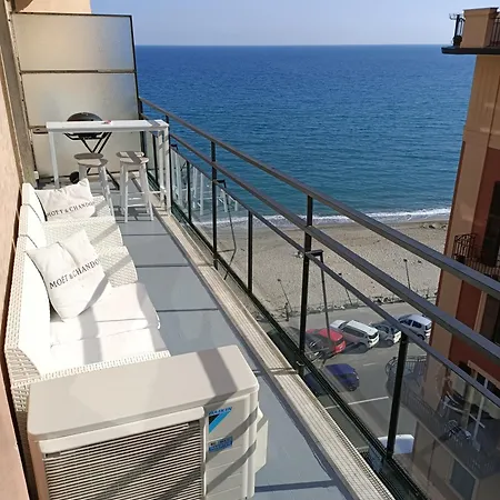 Casa Di Noemi - Seafront With Parking Apartment Savona